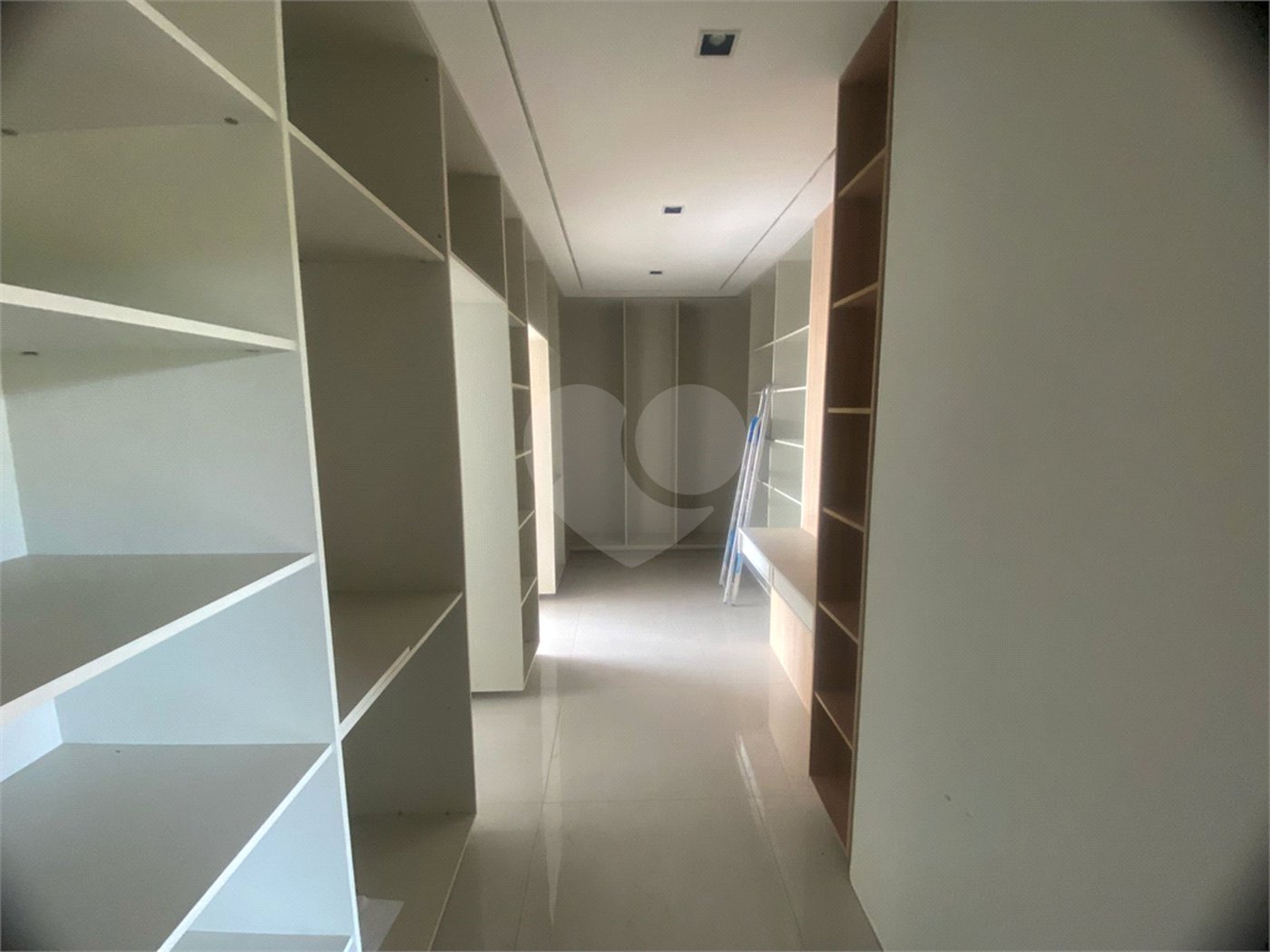 Casa à Venda no Condomínio Damha III