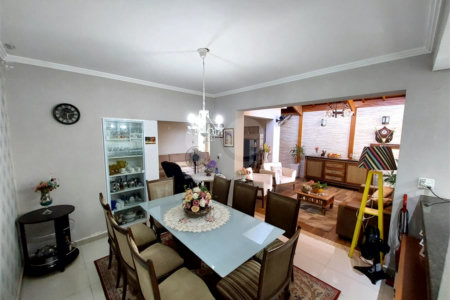 Casa residencial com ponto comercial a venda no Centro