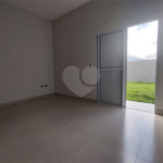 Casa térrea em Atibaia com 3 suítes, sala 2 ambientes, 2 vagas garagem, excelente localização, pronta para morar