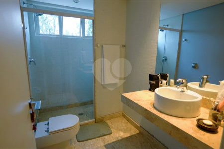 Apartamento à venda com 4 quartos, sendo 3 suítes, em Santo Amaro, São Paulo, SP