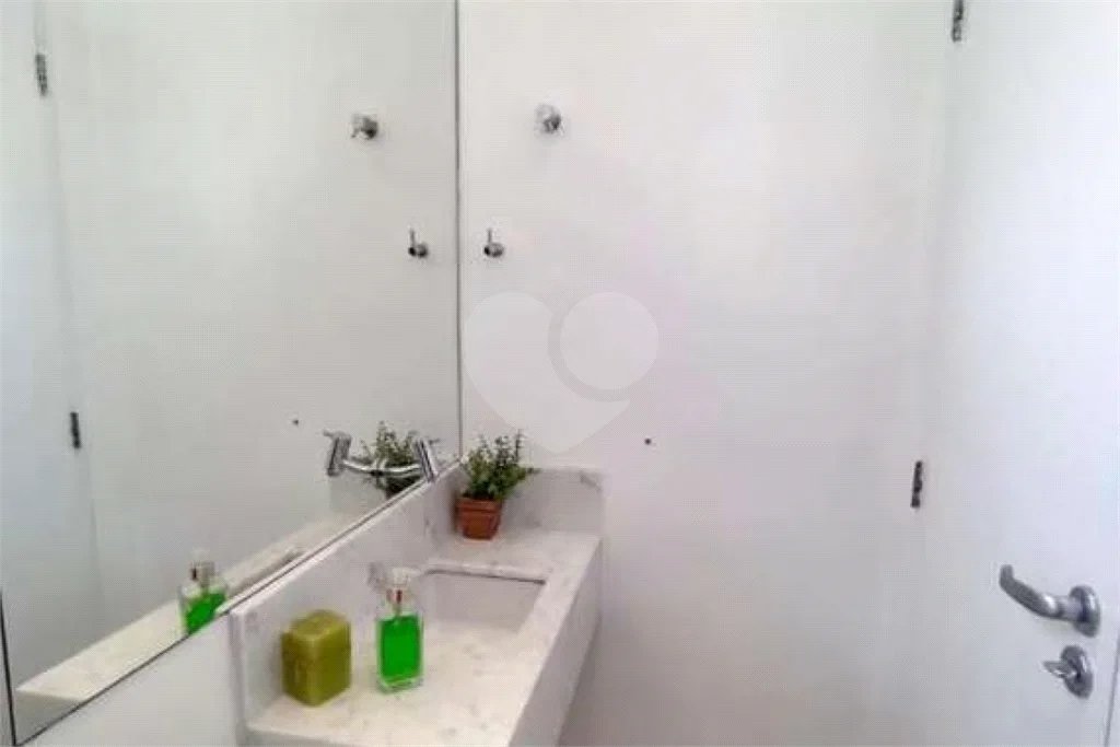 Maravilhosa Casa em Condomínio com 4 Suítes na Praia de Juquehy!!!