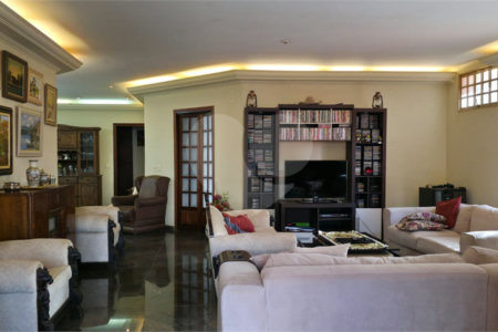 Casa à venda no Parque Fehr de 500m²