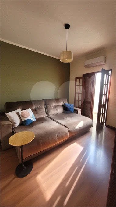 Casa Exclusiva com Pé-Direito Alto e Área Gourmet no Jardim Paraíso