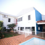 Casa com 4 Dormitórios e área de lazer com piscina