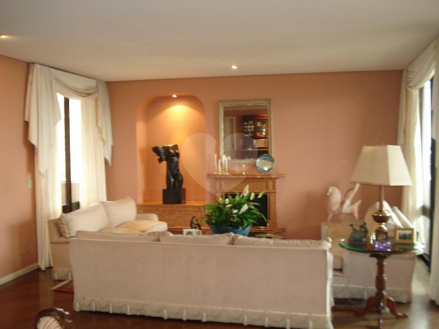 Higienópolis com 4 suítes com 260m².Maravilhoso!