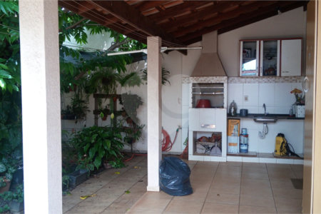 Casa a venda no Parque Fehr.