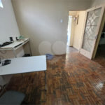 Casa térrea à venda com amplo quintal e grande potencial na Vila Nery