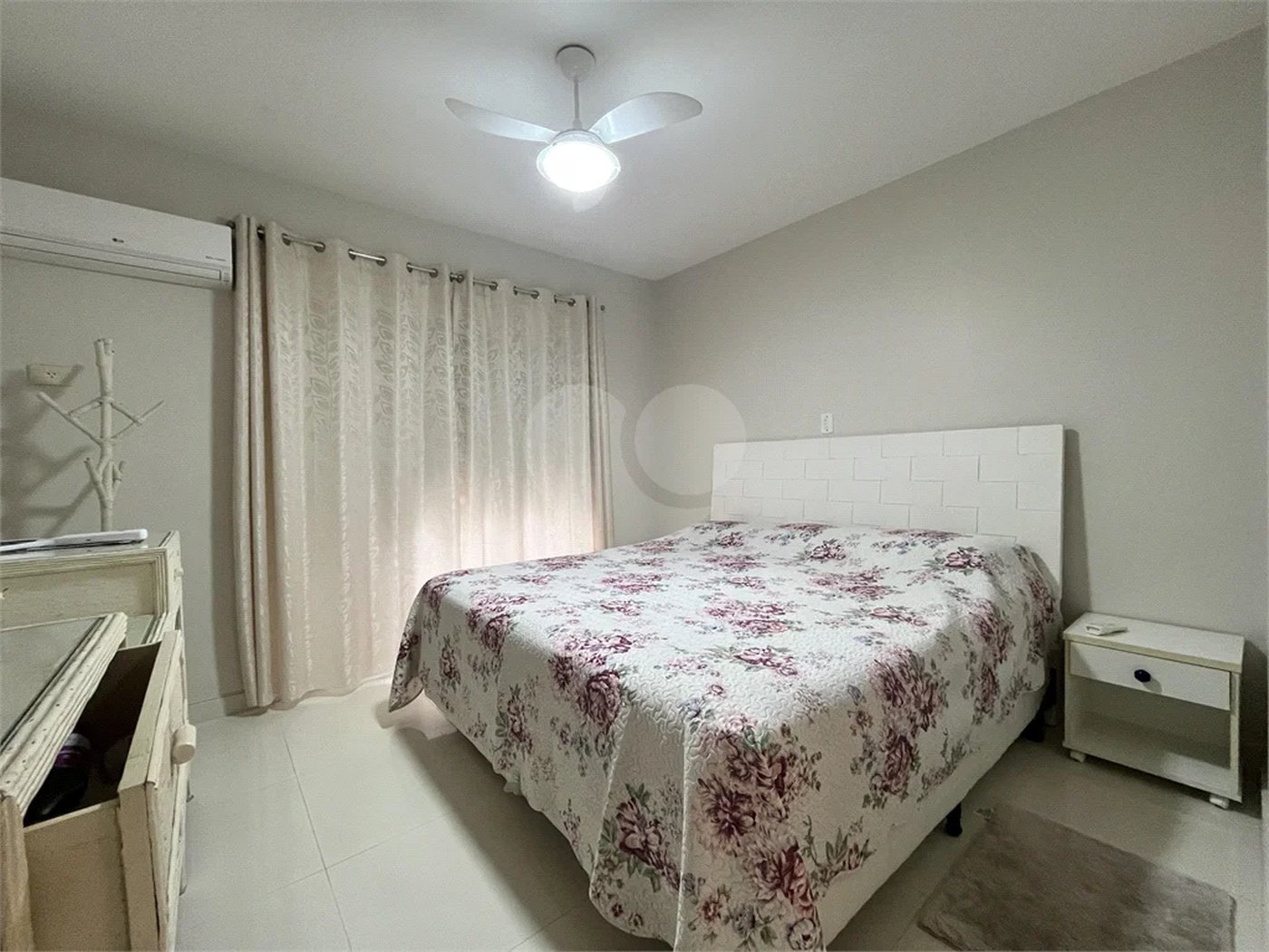 Apartamento à venda com 3 quartos, sendo 1 suíte, em Riviera de São Lourenço, Bertioga, SP