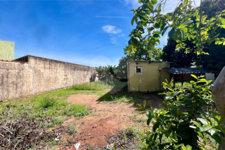 Terreno à Venda no Jardim Tangará