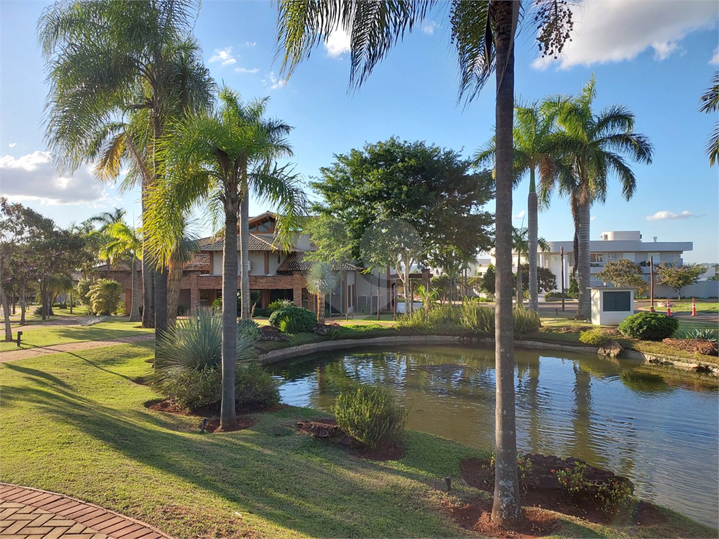 1008m² de frente pro campo de golf