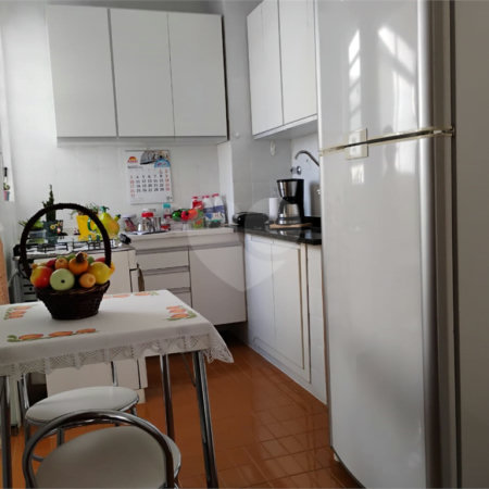 Vende-se apartamento no Jardim Aeroporto com 03 dormitórios