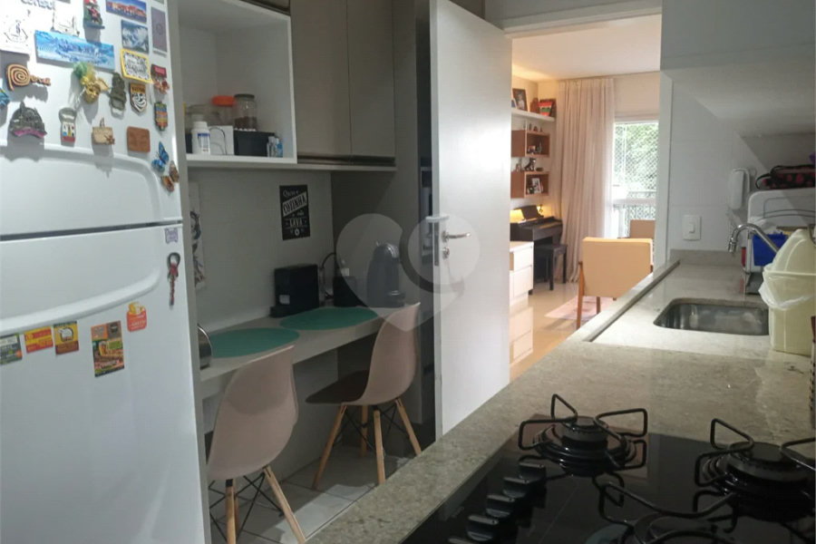 Apartamento 3 dormitórios, região do Campo Belo. Condomínio com laser completo.