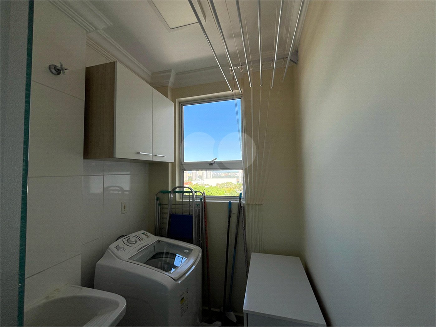 Apartamento mobiliado com 2 dormitórios sendo 1 suíte
