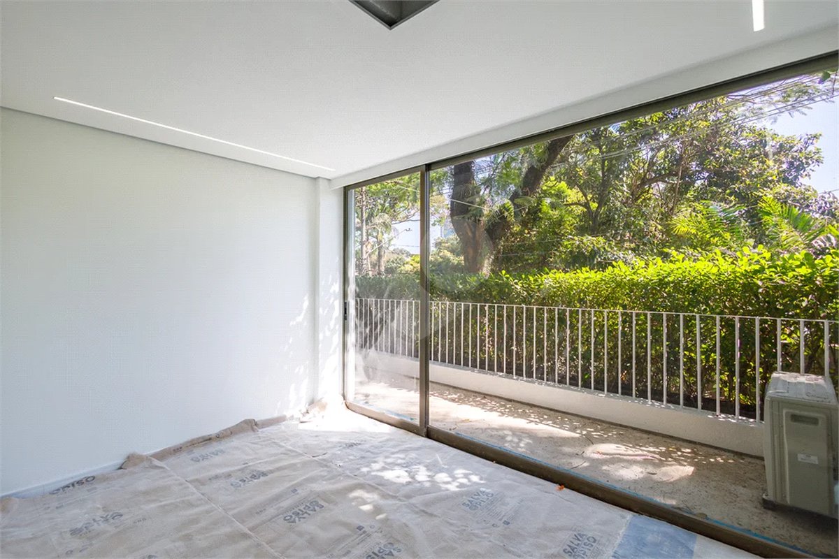 Casa em condomínio fechado no Jardim Europa ao lado do Iguatemi | 3 suítes | 4 vagas