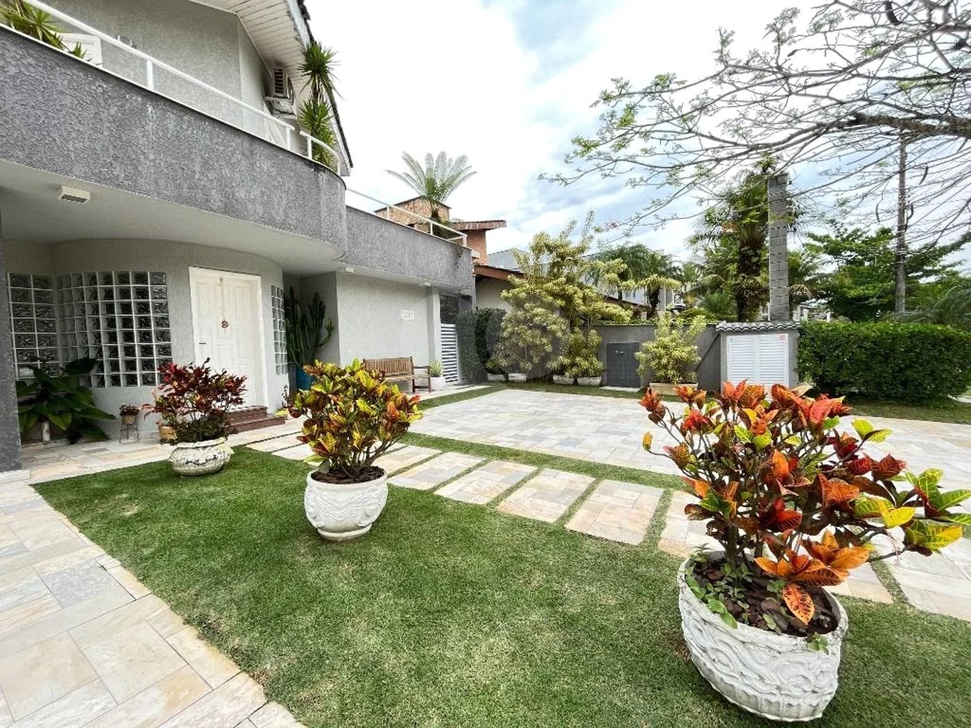 Casa à venda com 5 quartos, sendo 4 suítes, em Riviera de São Lourenço, Bertioga, SP