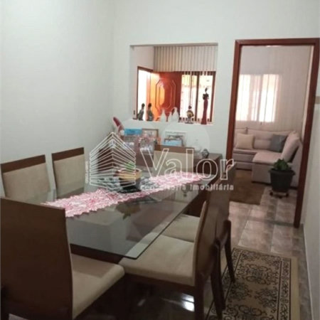 Casa Térrea com 2 dormitórios, sendo 1 suíte.