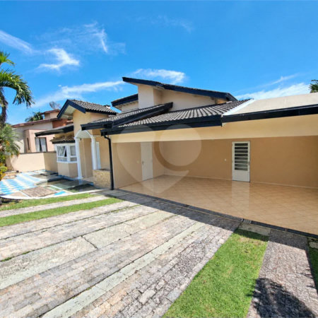 Casa à venda no Condomínio Estância Marambaia, Vinhedo | 3 suítes, piscina e terreno de 810 m²