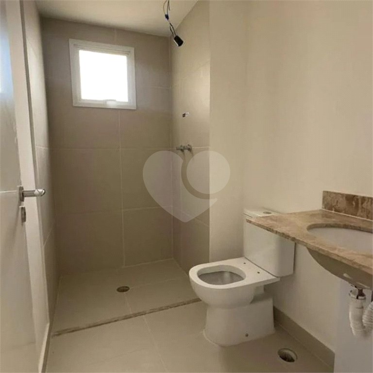 Apartamento de 69m2 na Saúde com 2 dorms, 1 suíte, 2 banheiros, 1 vaga. Estuda Permuta.