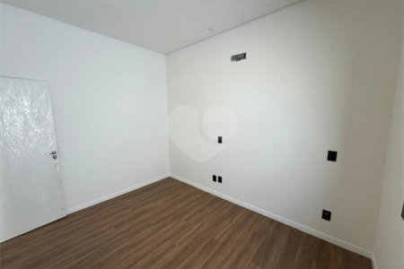 Linda casa a venda no condomínio Villeneuve