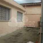 Casa térrea com 2 dormitórios.
