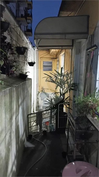 IMÓVEL COM SOBRADO + OUTRA CASA NO TERRENO, ÓTIMA PARA RENDA OU FAMÍLIA GRANDE
