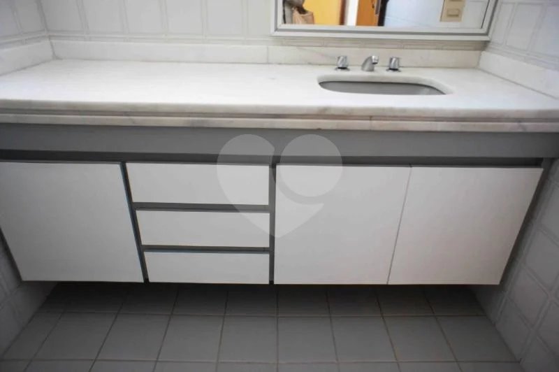 Apartamento para alugar com 4 quartos, sendo 3 suítes,  em Brooklin, São Paulo, SP