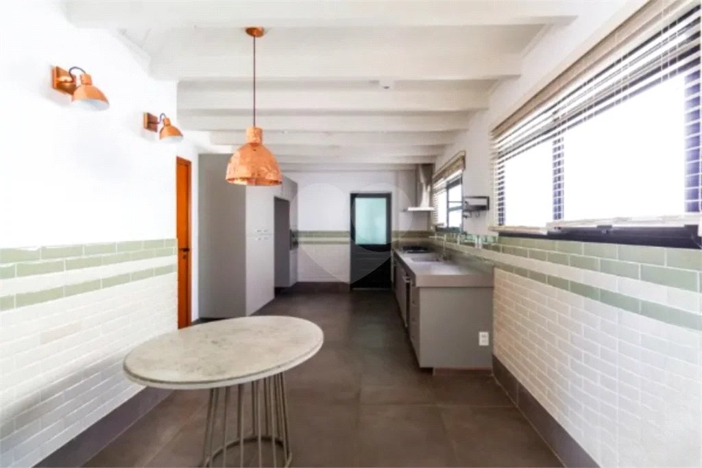 Higienópolis: 2 suítes, varanda envidraçada e vista aberta