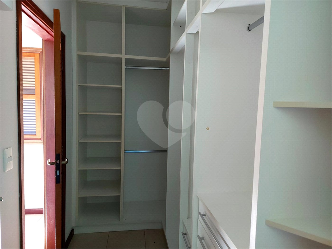 Casa charmosa e elegante localizada no deslumbrante Condomínio Villagio Capriccio Louveira SP