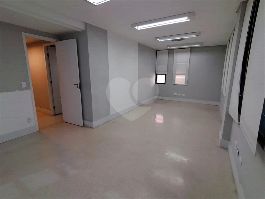 SALA COMERCIAL, 106m2, NO PARAISO