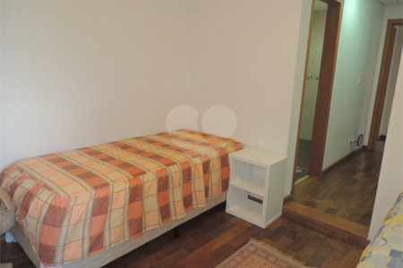 Casa à venda com 4 suítes no condomínio Ville de France, São Paulo - SP