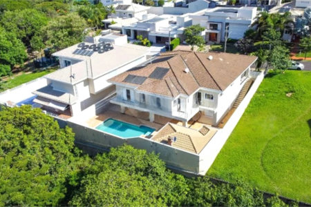 Casa a Venda em Condomínio em Valinhos/SP