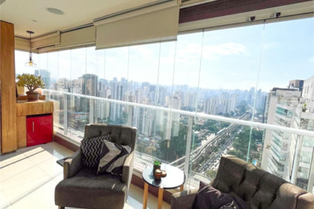 Apartamento porteira fechada com vista para a Ponte Estaiada no Campo Belo