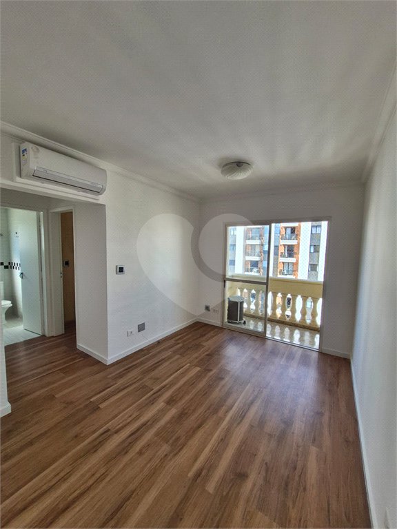 Apartamento para venda em Moema com 2 quartos, sendo 1 suíte, 1 vaga, 62 m²