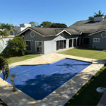 Casa alto padrão condomínio fechado em Atibaia com 4 suítes e ampla área de lazer, espaço gourmet, piscina, 6 vagas garagem