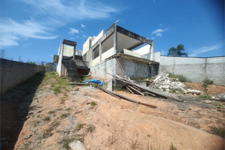 Terreno 810 metros à venda em Atibaia com projeto aprovado exclusivo de alto padrão com construção inacabada