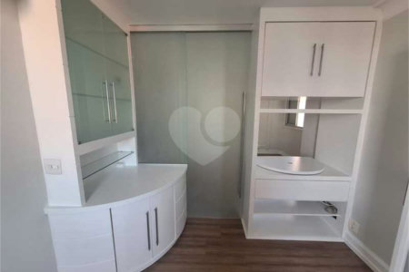 Apartamento para locação com 2 dormitórios, sendo 1 suíte com 02 vagas, totalmente climatizado nos 3 ambientes