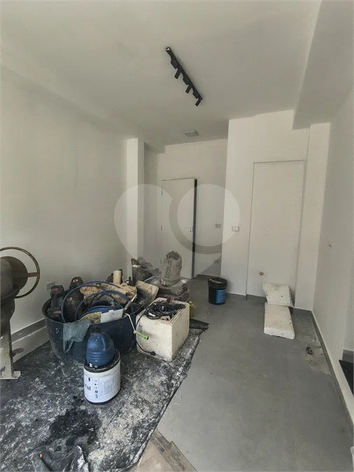 O imóvel possui 20 m² de área útil e 35 m² de área total, sendo uma ótima opção para instalação de escritório, consultório ou atividade comercial.