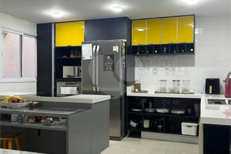 Apto de 230m² no Cambuci com 3 dorms, 5 vagas, 3 suítes. Estudo permuta.