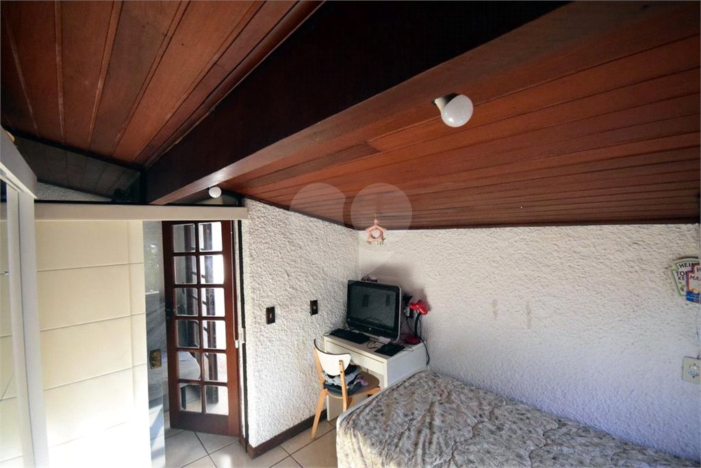 Casa à venda com 5 quartos, sendo 1 suíte, no condomínio Vivendas, Rio de Janeiro - RJ