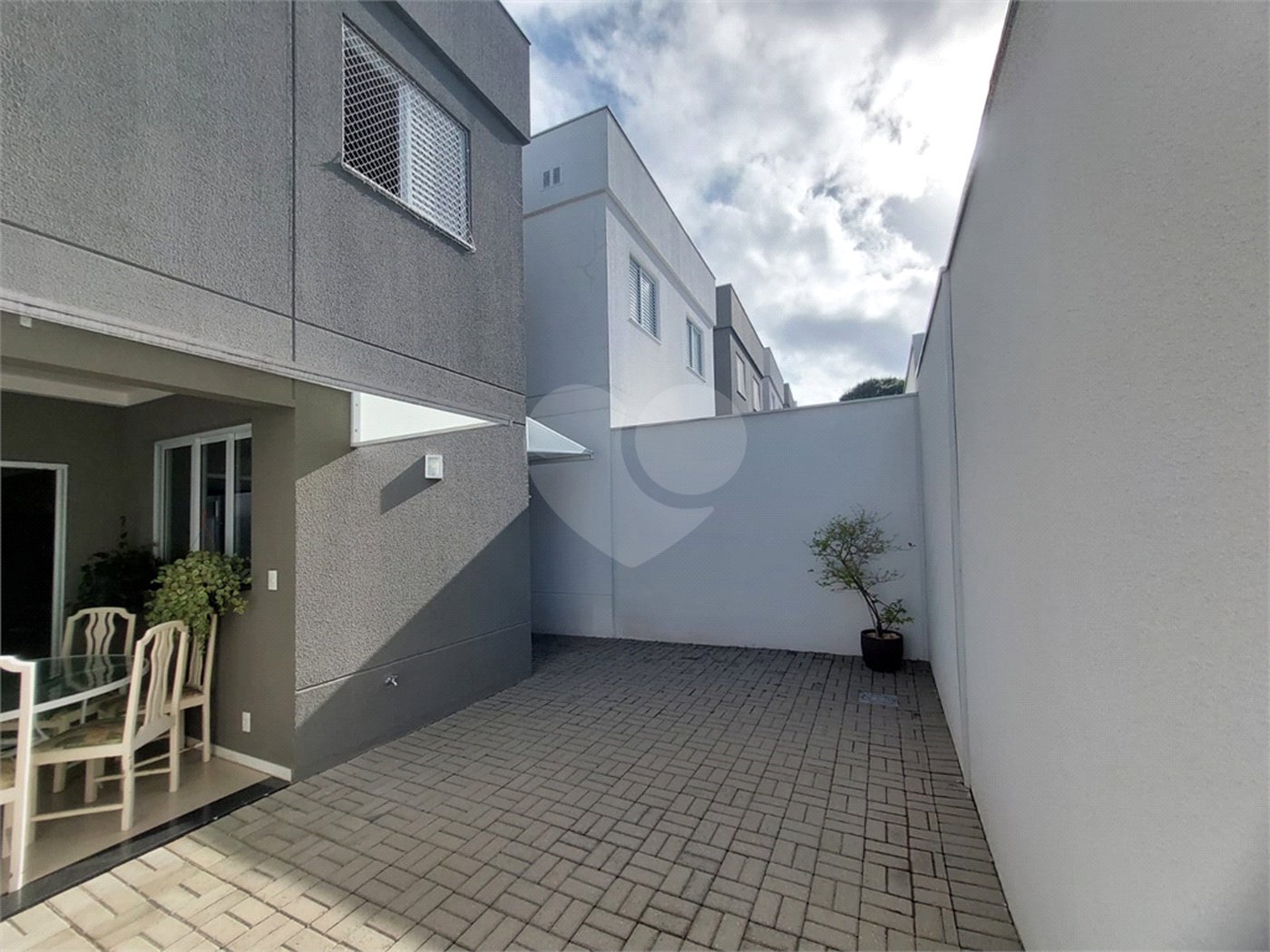 Casa à venda com 3 quartos, sendo 1 suíte, no condomínio Tirreno, Sorocaba - SP