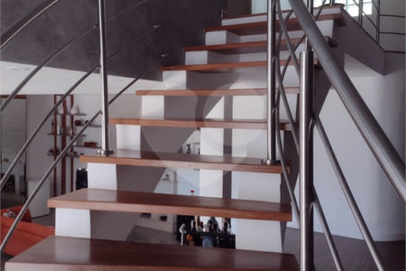 Casa à venda com 5 quartos, sendo 4 suítes, no condomínio Clube Florada Suzano, Suzano - SP