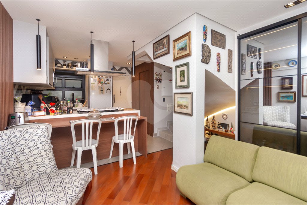 Casa à venda com 2 quartos, sendo 1 suíte, no condomínio Vloft, São Paulo - SP