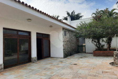Casa Térrea à venda com 3 suítes em Interlagos, São Paulo, SP