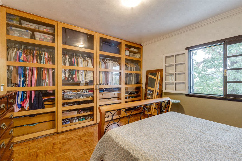 Sobrado à venda com 4 quartos, sendo 1 suíte, em Alto da Boa Vista, São Paulo, SP