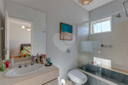 Casa à venda com 4 quartos, sendo 2 suítes,  em Alto da Boa Vista, São Paulo, SP