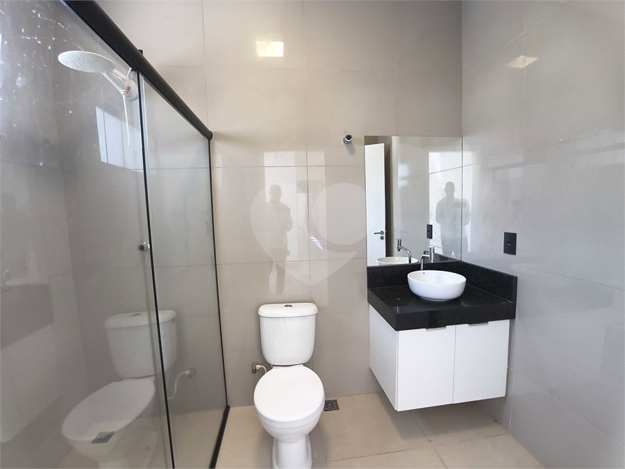 Casa à venda ou para alugar com 3 quartos, sendo 1 suíte, no condomínio Condomíno Helena Maria, Sorocaba - SP