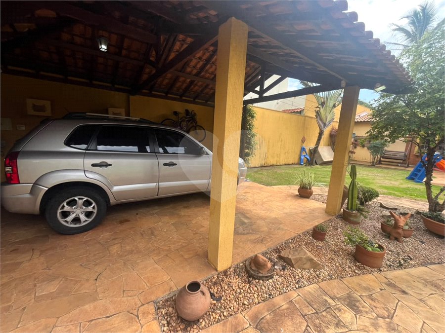 Casa à venda com 3 quartos, sendo 1 suíte, em Parque Santa Marta, São Carlos, SP