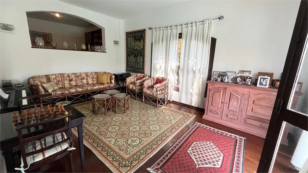 Casa à venda com 4 quartos, sendo 2 suítes,  em Lar São Paulo, São Paulo, SP