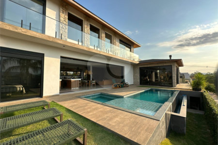 Casa Térrea à venda ou para alugar com 3 suítes em Jardim Leonor, Itatiba, SP