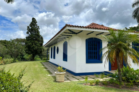 Terreno em condomínio fechado com 512 metros